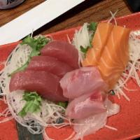 Sashimi · 7 pieces of sashimi.