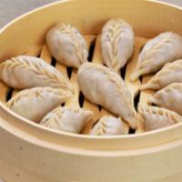 Steamed dumplings 柳叶蒸饺 · 