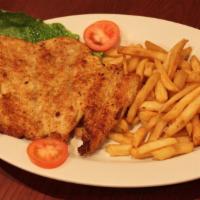 Milanesa de Pollo · Breaded chicken cutlet with French fries and salad.