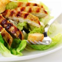 Grilled Chicken Salad · Ensalada de pollo a la parrilla.