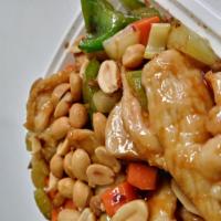 L8. Chicken with Peanuts Combo Special · Served with choice of rice and egg roll.