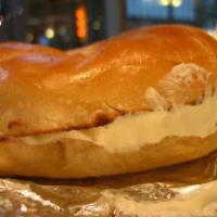 Bagel w/ cream cheese · 