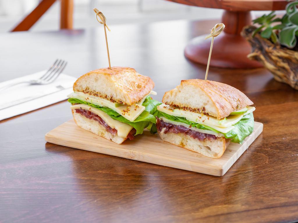 The Farmer's Daughter Sandwich ·  Sharp white cheddar, granny smith apples, onion-thyme jam, butter lettuce, whole grain mustard. Add ham or turkey for an additional charge. Vegetarian.