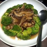 Broccoli with Black Mushrooms · 
