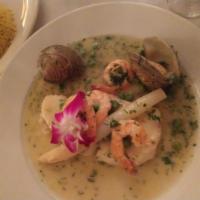 Lubina a la Vasca · Chilean Sea Bass with shrimps parsley garlic sauce