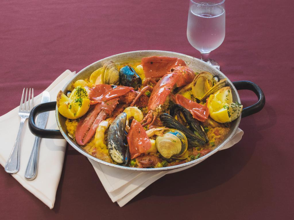 Paella Valenciana con Langosta Dinner · Lobster, seafood, chicken and rice sausage.