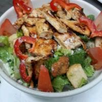 Ensalada Pechuga de Pollo · Chicken breast salad.