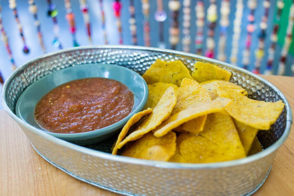 Casera Salsa · Fresh, mild, chunky salsa made with tomato, tomatillo, onion, garlic and serrano chile. Chips are sold separately. Vegetarian.