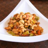 90. Quart of Chicken with Cashew Nuts · 