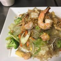 Woon Sen · Cellophane noodles stir fry with shrimp, chicken, egg and mixed vegetables, topped with frie...