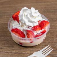 Fresa Con Crema · Fresh starwberries topped off with a crema drizzle and whipped cream.