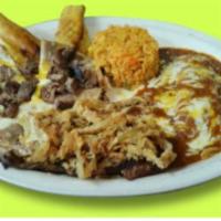 Plato del Jefe · Grilled marinated flank steak topped with crispy onions. Served with beef fajita nachos, chi...