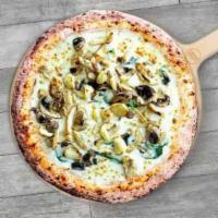 White Shroom · White sauce, mozzarella, chicken, spinach, mushrooms, roasted garlic