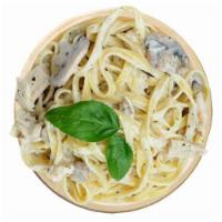 El Fredo · Fettuccine, white sauce, chicken, roasted garlic, mushrooms, parmesan