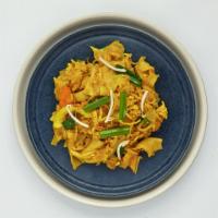 Topaz Noodle  · Stir fry flat noodle with egg, onion, scallion, bean sprout, tumeric seasoning