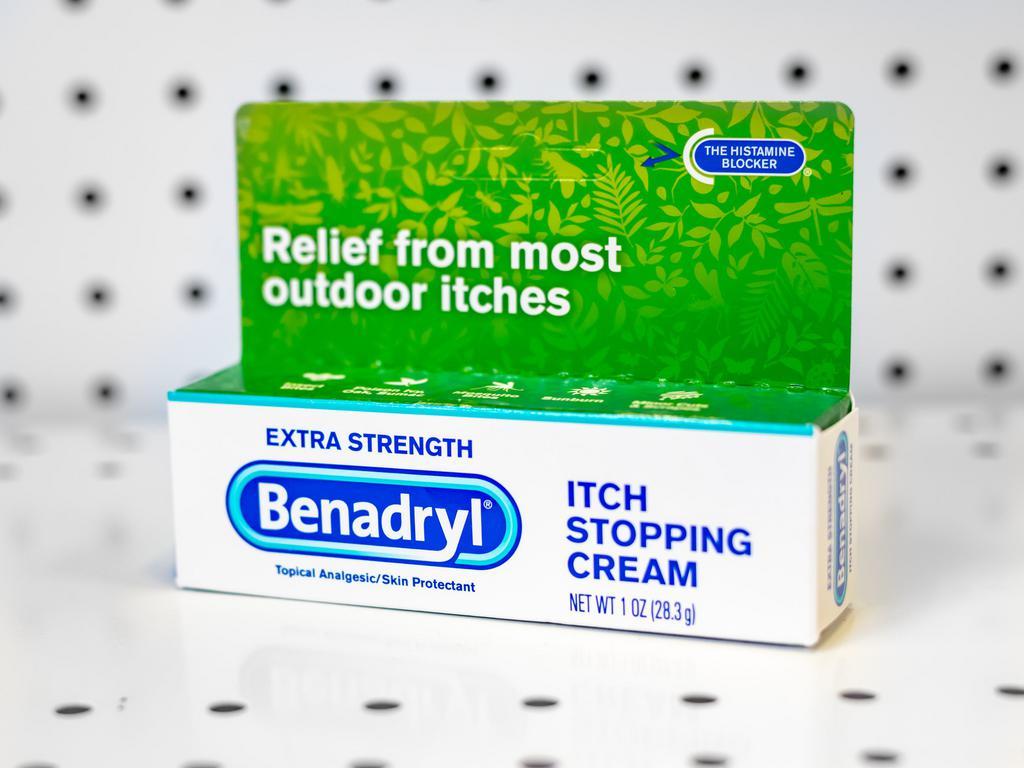 Benadryl Itch Stopping Cream 1oz · Benadryl Extra-Strength Itch Stopping Anti-Itch Cream provides relief from minor pain and skin itching. Made with 2 percent diphenhydramine hydrochloride, a topical analgesic
