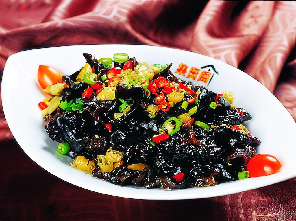 🌶️ Black Fungus W. Pepper Salad 椒拌木耳 · 