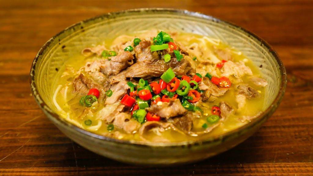 🌶️ Sliced Beef and Mushrooms in Sour Soup 酸汤肥牛 · 