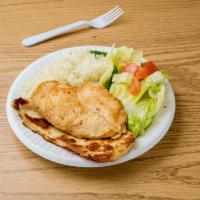 Pechuga de Pollo (Grilled Chicken Breast) · Arroz y ensalada. Rice and salad.