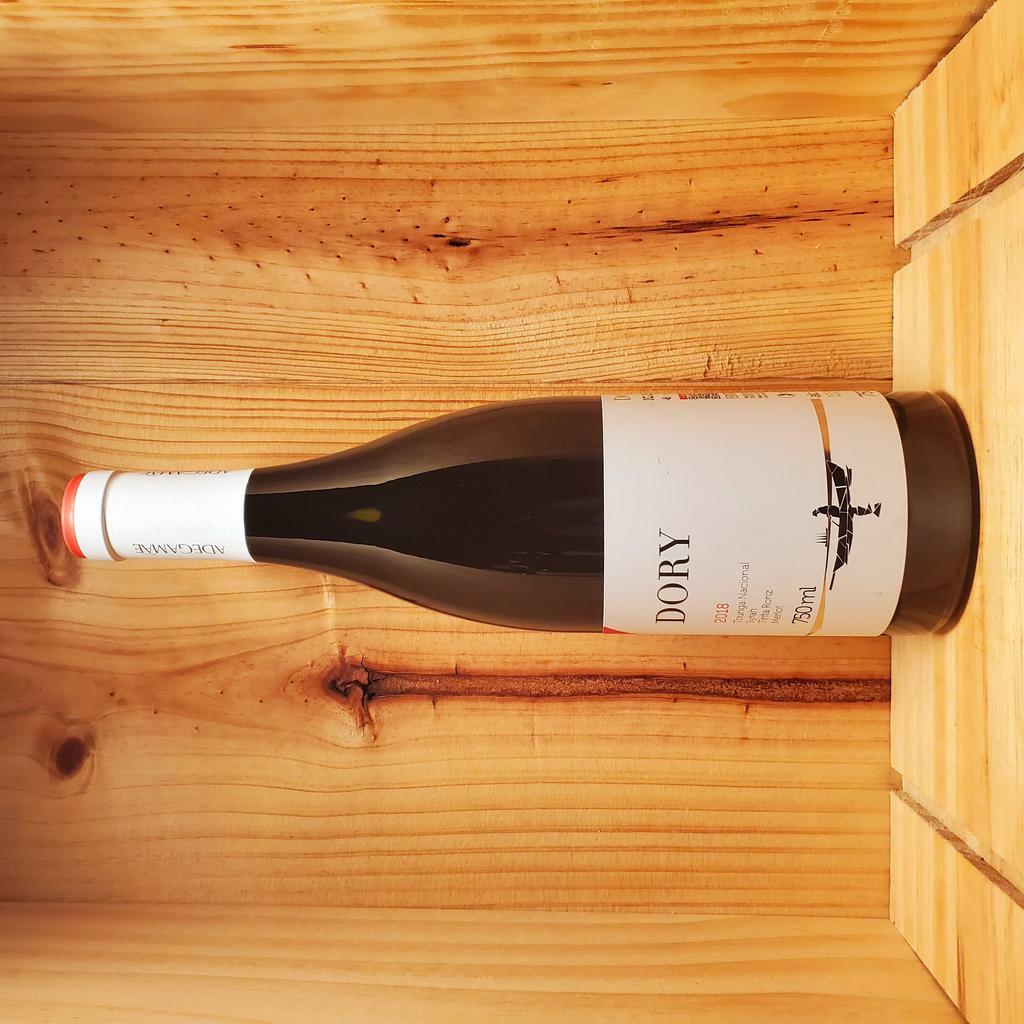 Dory Red - Lisboa, Portugal - Blend 750ml  · Bright ruby color. Intense aroma with notes of black fruit and spices. Bodied in the mouth, with presence and balance. Final round and persistent. Blend with Aragonêz, Syrah, Caladoc.   Must be 21 to purchase.
