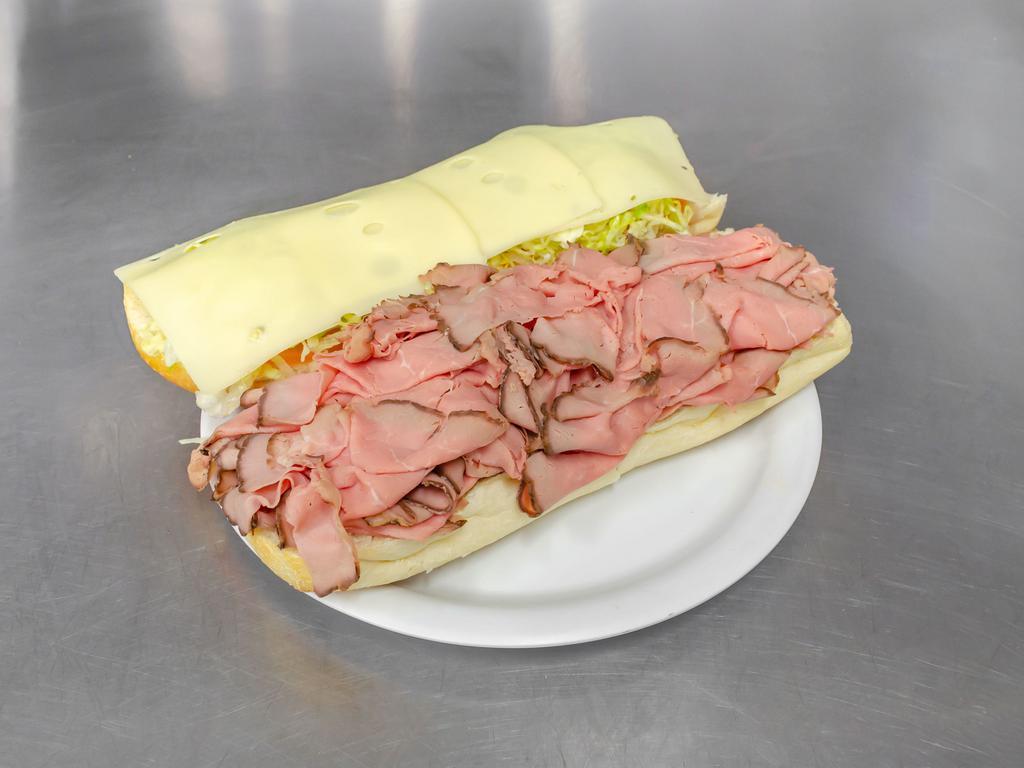Thumanns Roast Beef Sandwich · Sandwich with thinly sliced beef that has been cooked over a dry heat. 