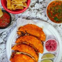  Tacos de Birria de Res · Incluye Consome (para los tacos). Includes Consome (to dip your tacos).