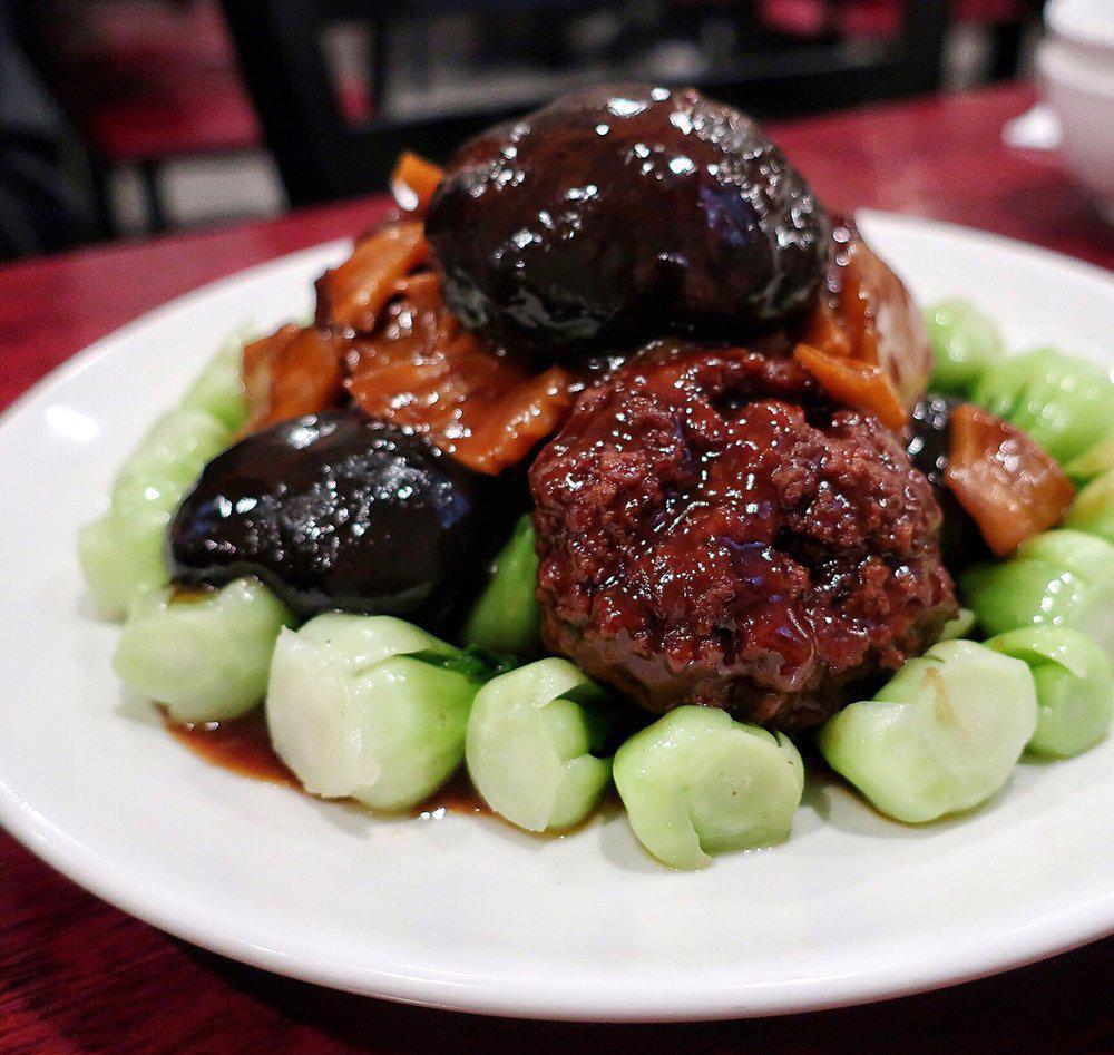 91. Braised Lion's Head Meatball w. Vegetable · Large pork meatballs with vegetable
