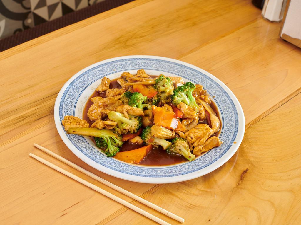 Hunan Chicken · Broccoli, mushrooms, bell pepper, corn and carrots and savory brown sauce. Spicy.