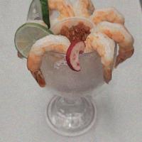 8. Cocktail de Camarones · Large shrimp with cocktail sauce.
