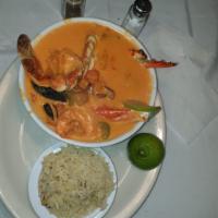 2. Sopa Marinera · Con conchas, jaiba, camarones, langosta, yuca, banano verde, y leche de coco. Seafood soup w...