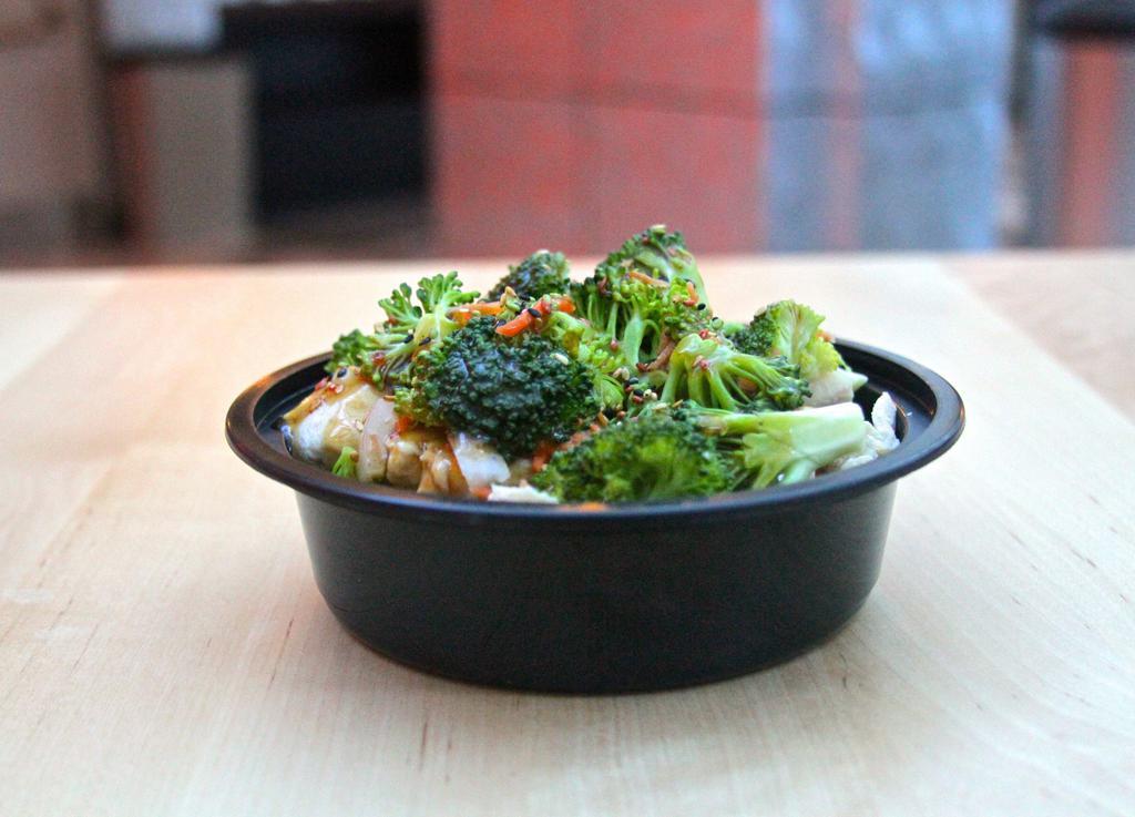 Garlic Chicken Bowl · A traditional Chinese pepper and garlic sauce. Served with steamed broccoli, carrots and onions.