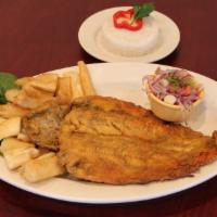 Trucha Frita · Fried trout with fried cassava and criolla.