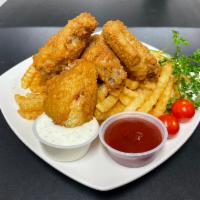 Chicken wing plate with fries (combo) · 5 chicken wings with large fries and 3 dipping sauce