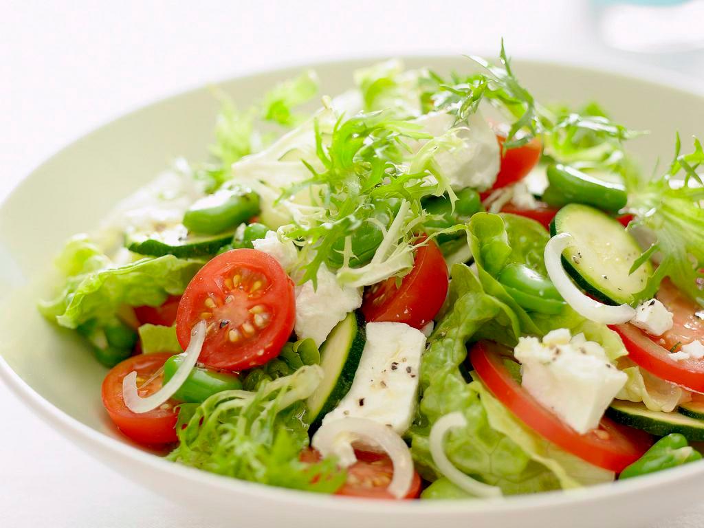 Garden Green Salad · Fresh sliced tomatoes, bell peppers and romaine lettuce served in vinegar, olive oil and black pepper.