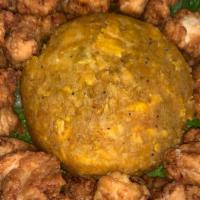Monfongo con chicharron de pollo / chinken Chunks · 