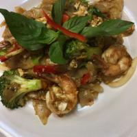 Drunken noodle  · Broad noodle stir-fried in Thai chili paste soy sauce with onion, bell pepper, basil leaves ...