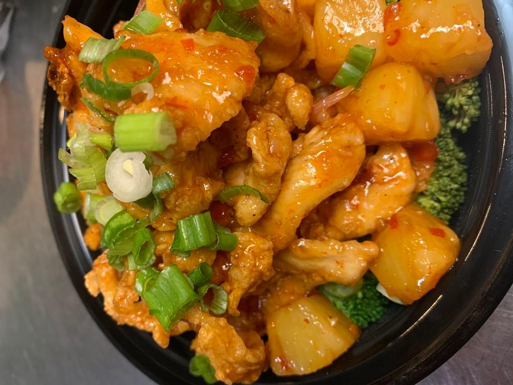 Volcano crispy chicken · Three flavored house special sauce ,crispy fried chicken, red onion, pineapple,cashew nut, scallion on the bed of steamed broccoli