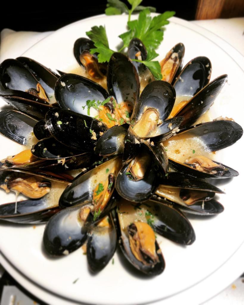 Mussels · Mussels with White Wine, Garlic and Oil