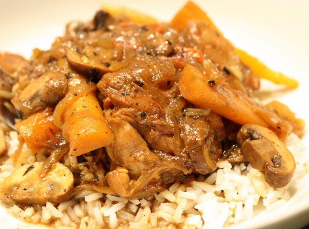 Pollo guisado (stew chicken) · Stew chicken, rice and beans or moro
