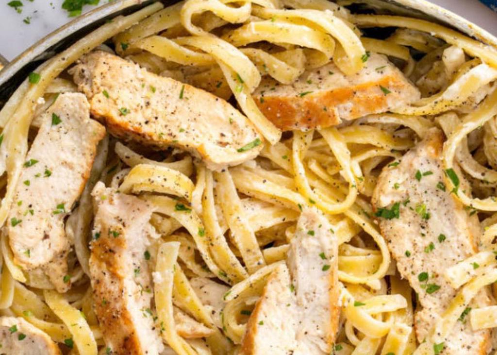 Fettuccine Alfredo with Chicken · Pasta in white or red sauce