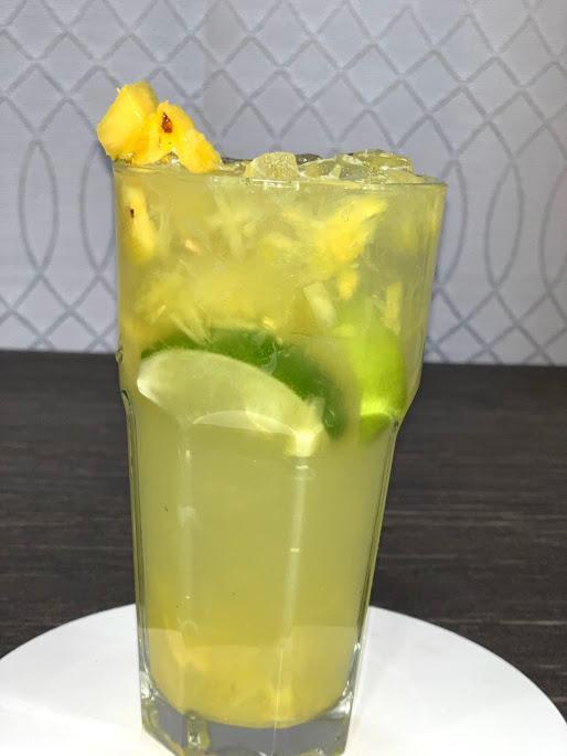 Pineapple Lemonade · Limonada de Piña