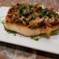 tosta de setas · grilled bread, confit mushrooms, braised leeks, herbs, olive oil