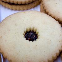 Raspberry Linzer Tart Cookie · 