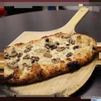 Roman White Out Pizza · Extra virgin olive oil, shredded mozzarella, Parmesan, fresh mushrooms, and garlic.