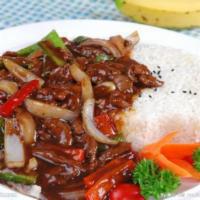 105. Pepper Steak with Onion · Australian beef with red and green bell pepper, onion in sizzling ginger sauce