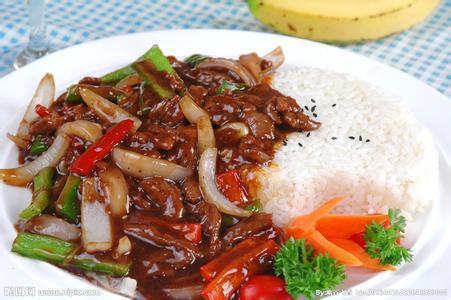 105. Pepper Steak with Onion · Australian beef with red and green bell pepper, onion in sizzling ginger sauce