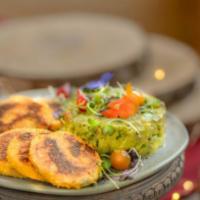 Guacamole · Roasted corn guacamole served with 5 small arepas
(Guacamole con mazorca asada, 5 Mini Arepa...