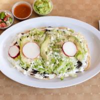 Huaraches Regulares · beans, lettuce ,cilantro, onion and on top sour cream ,granulated cheese 
green hot sauce
