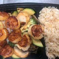 Hibachi Scallop · grilled scallop with soy sauce & garlic.  Served with mixed vegetables & Steam Rice