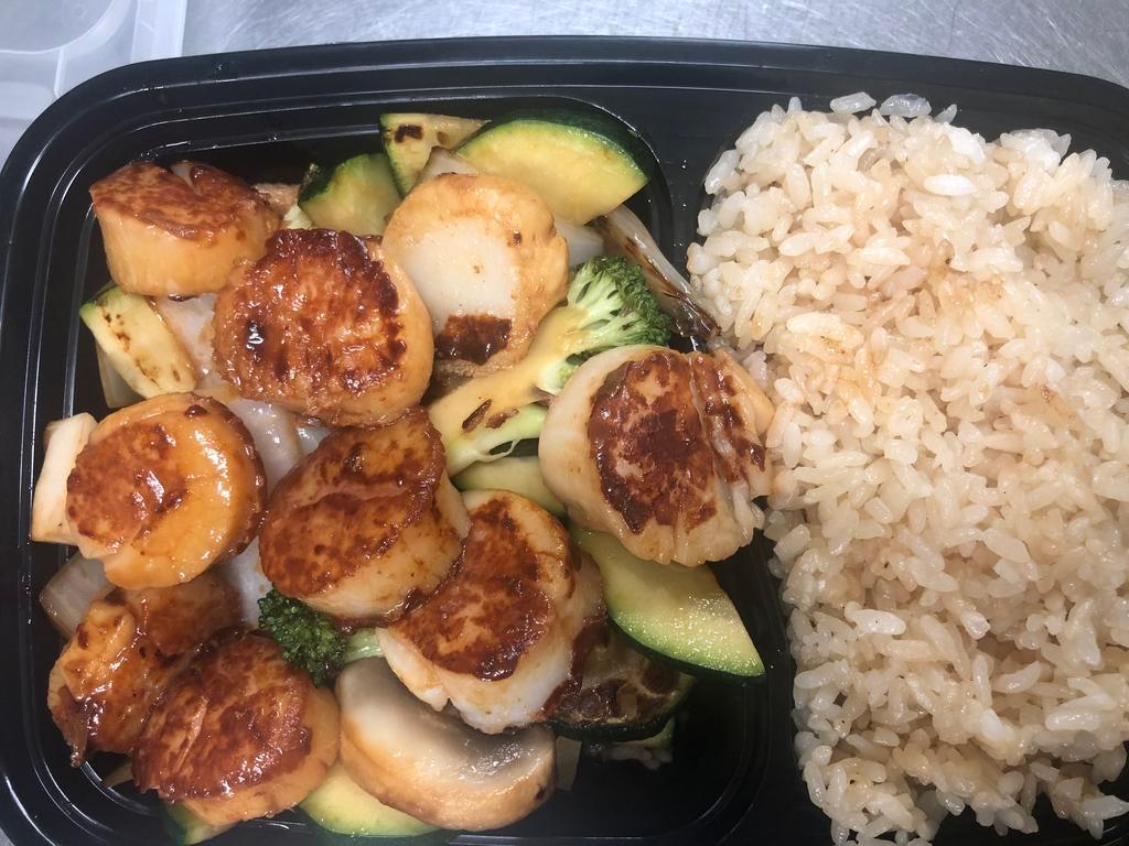 Hibachi Scallop · grilled scallop with soy sauce & garlic.  Served with mixed vegetables & Steam Rice